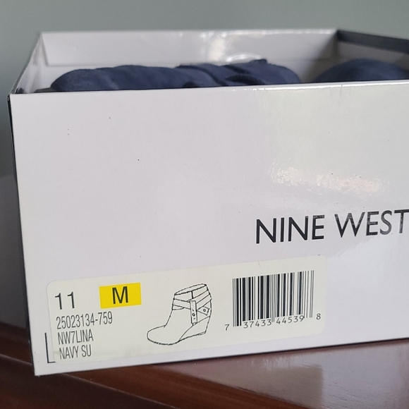 Navy suede bootie - Picture 3 of 3